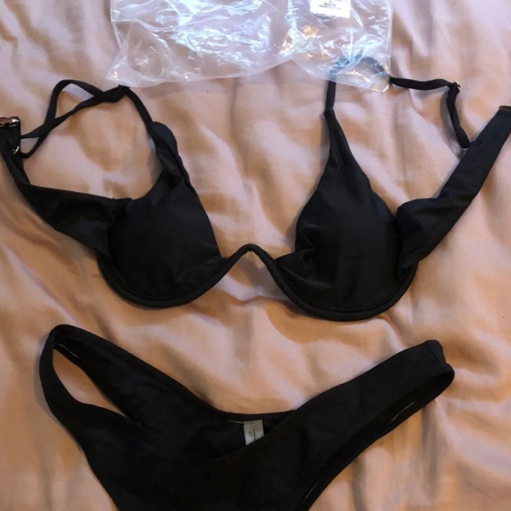 Black bikini top